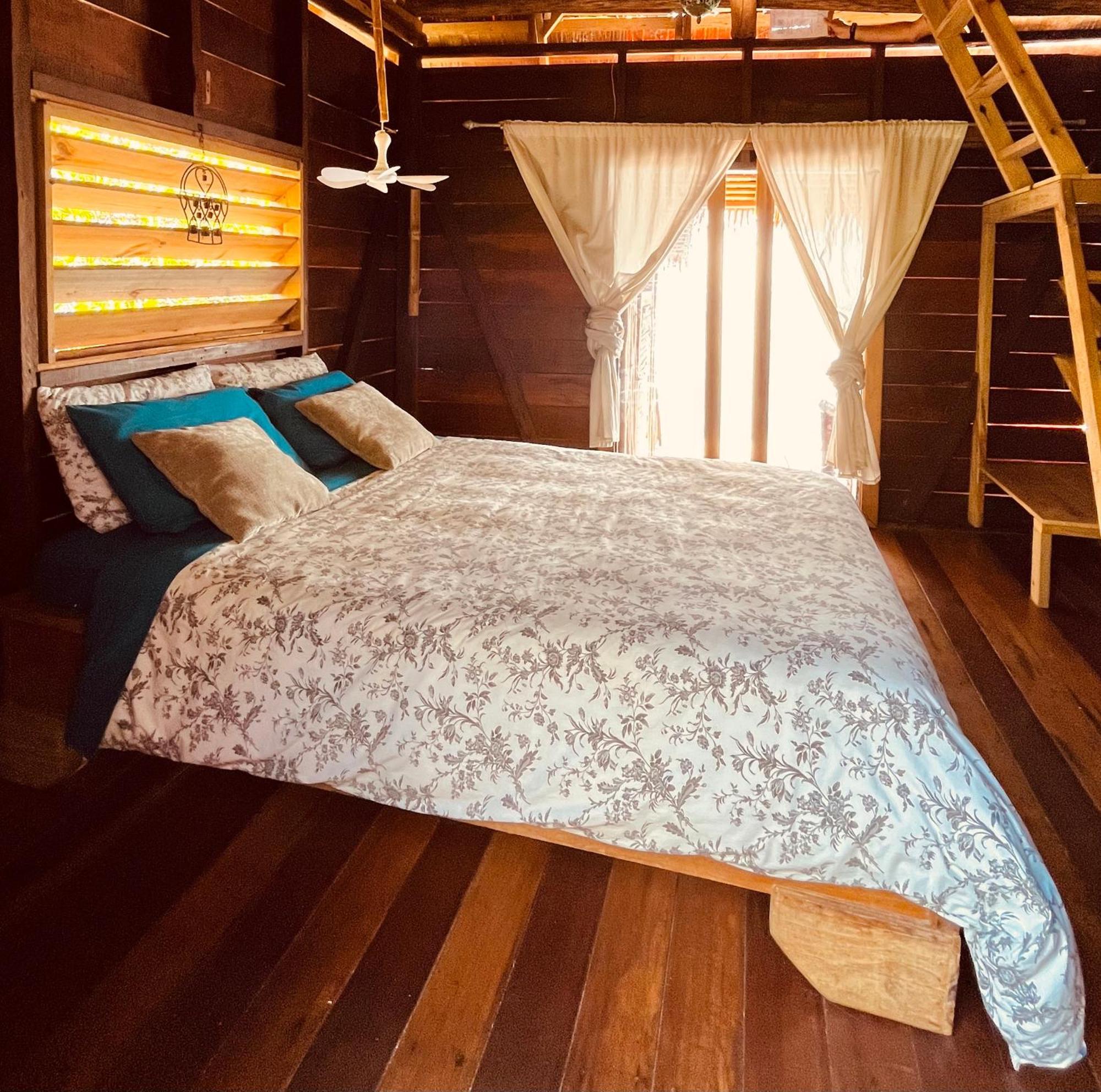 Urraca Monkey Island Eco Resort (Adults Only) Punta Laurel Eksteriør billede
